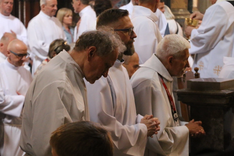 Płock. XII Ogólnopolska Pielgrzymka Nadzwyczajnych Szafarzy Komunii Świętej - cz.II