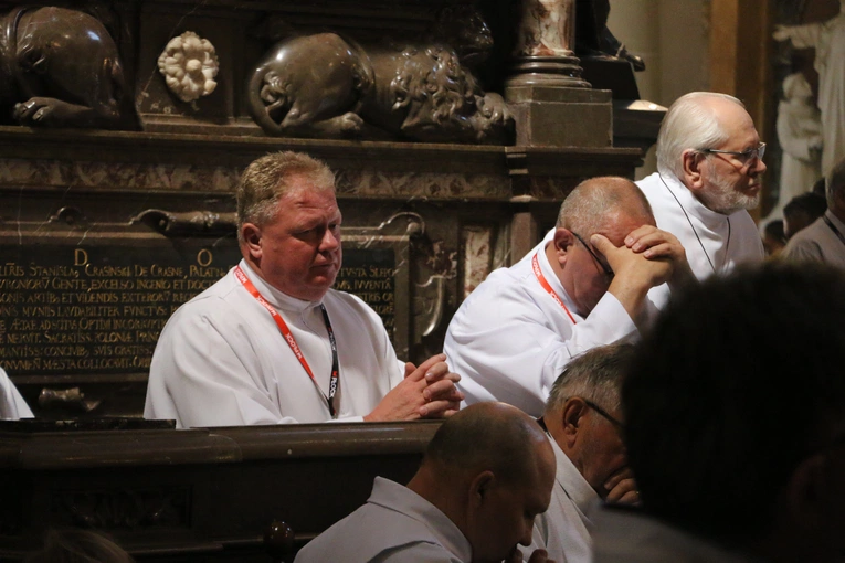 Płock. XII Ogólnopolska Pielgrzymka Nadzwyczajnych Szafarzy Komunii Świętej - cz.II