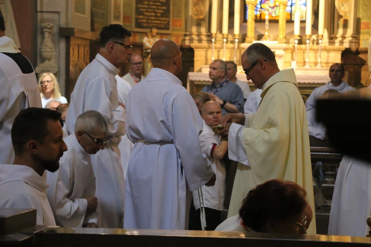 Płock. XII Ogólnopolska Pielgrzymka Nadzwyczajnych Szafarzy Komunii Świętej - cz.II