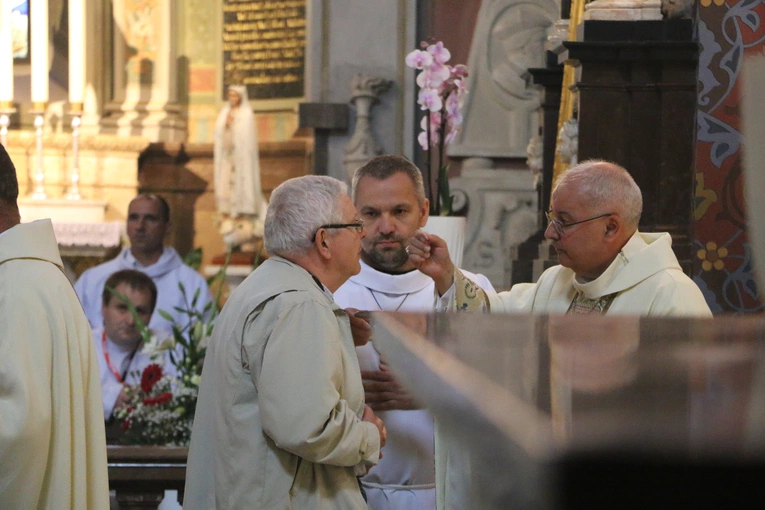 Płock. XII Ogólnopolska Pielgrzymka Nadzwyczajnych Szafarzy Komunii Świętej - cz.II