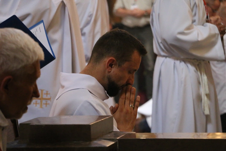 Płock. XII Ogólnopolska Pielgrzymka Nadzwyczajnych Szafarzy Komunii Świętej - cz.II