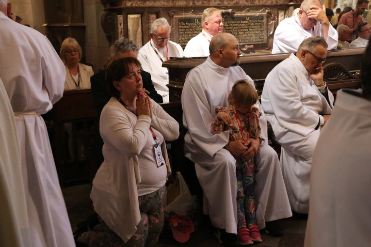 Płock. XII Ogólnopolska Pielgrzymka Nadzwyczajnych Szafarzy Komunii Świętej - cz.II