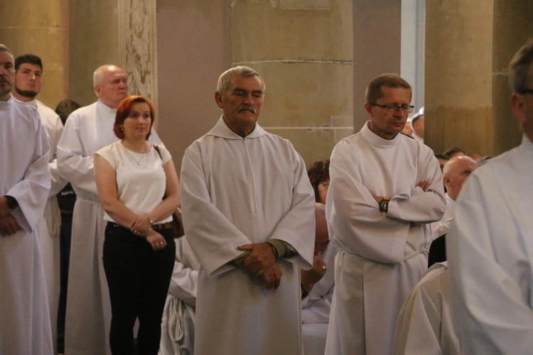 Płock. XII Ogólnopolska Pielgrzymka Nadzwyczajnych Szafarzy Komunii Świętej - cz.II