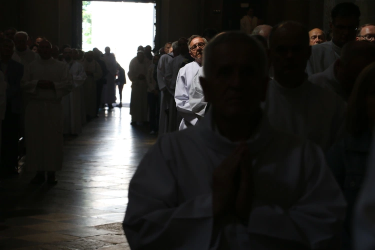 Płock. XII Ogólnopolska Pielgrzymka Nadzwyczajnych Szafarzy Komunii Świętej - cz.II