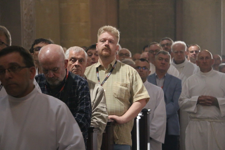 Płock. XII Ogólnopolska Pielgrzymka Nadzwyczajnych Szafarzy Komunii Świętej - cz.II