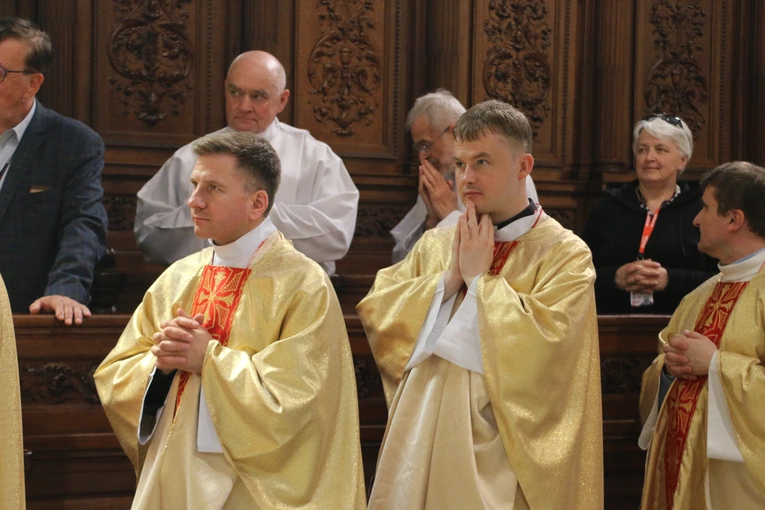 Płock. XII Ogólnopolska Pielgrzymka Nadzwyczajnych Szafarzy Komunii Świętej - cz.II