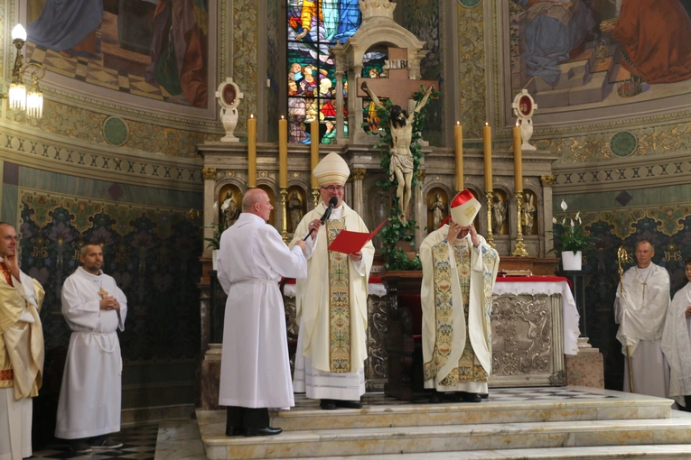 Płock. XII Ogólnopolska Pielgrzymka Nadzwyczajnych Szafarzy Komunii Świętej - cz.II