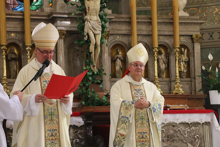 Płock. XII Ogólnopolska Pielgrzymka Nadzwyczajnych Szafarzy Komunii Świętej - cz.II