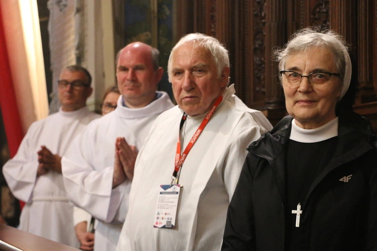 Płock. XII Ogólnopolska Pielgrzymka Nadzwyczajnych Szafarzy Komunii Świętej - cz.II