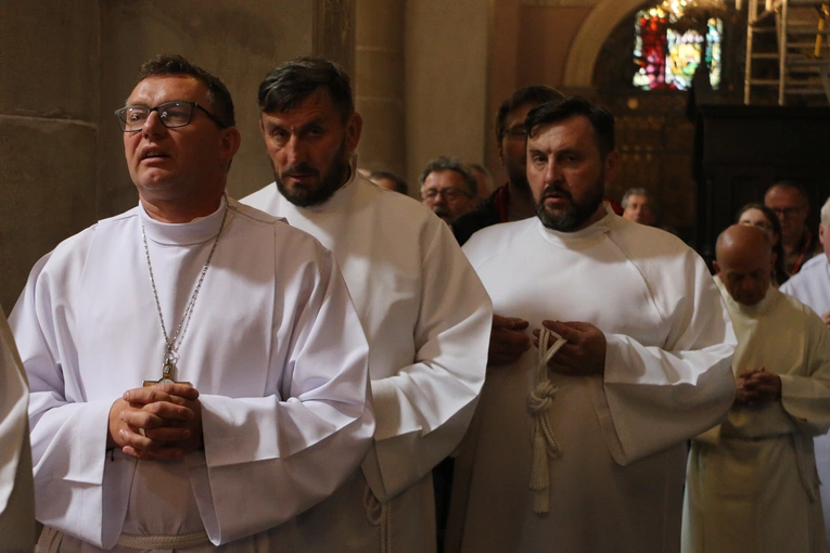 Płock. XII Ogólnopolska Pielgrzymka Nadzwyczajnych Szafarzy Komunii Świętej - cz.II