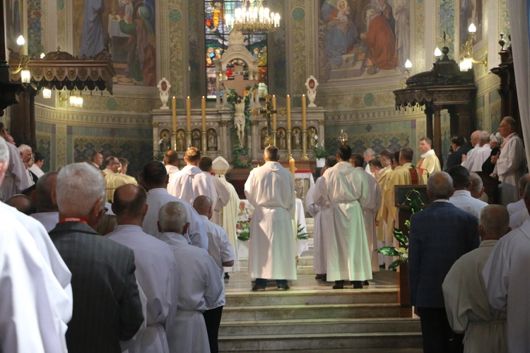 Płock. XII Ogólnopolska Pielgrzymka Nadzwyczajnych Szafarzy Komunii Świętej - cz.II