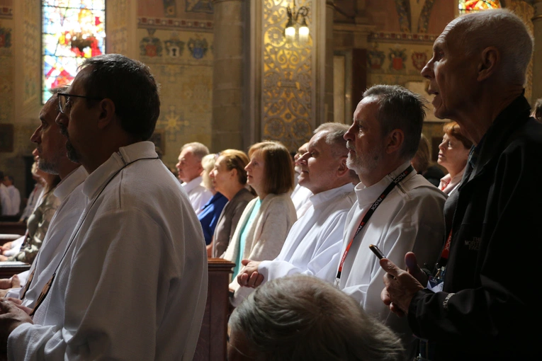 Płock. XII Ogólnopolska Pielgrzymka Nadzwyczajnych Szafarzy Komunii Świętej - cz.II