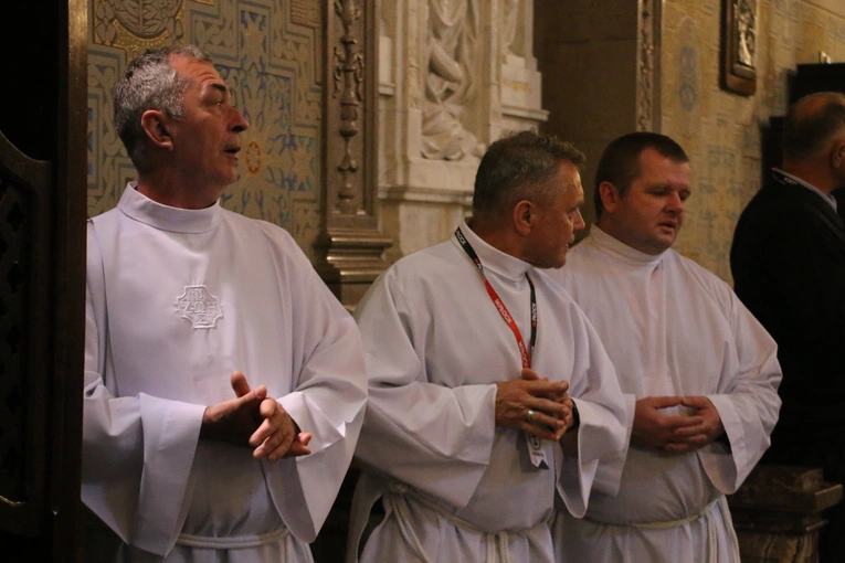 Płock. XII Ogólnopolska Pielgrzymka Nadzwyczajnych Szafarzy Komunii Świętej - cz.II