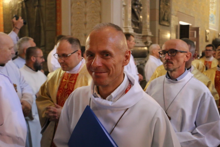 Płock. XII Ogólnopolska Pielgrzymka Nadzwyczajnych Szafarzy Komunii Świętej - cz.II