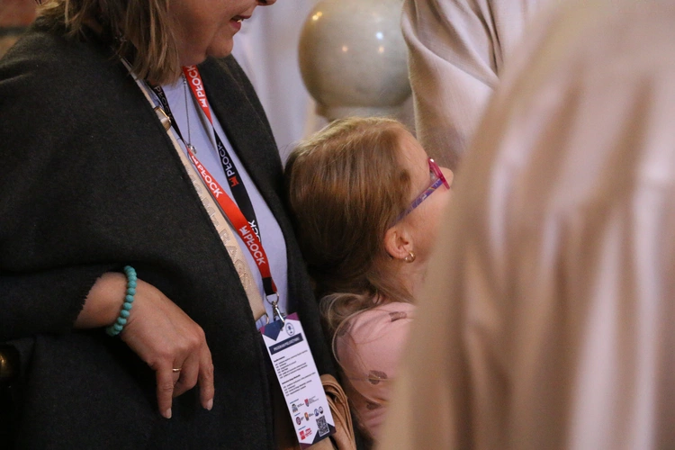 Płock. XII Ogólnopolska Pielgrzymka Nadzwyczajnych Szafarzy Komunii Świętej - cz.II