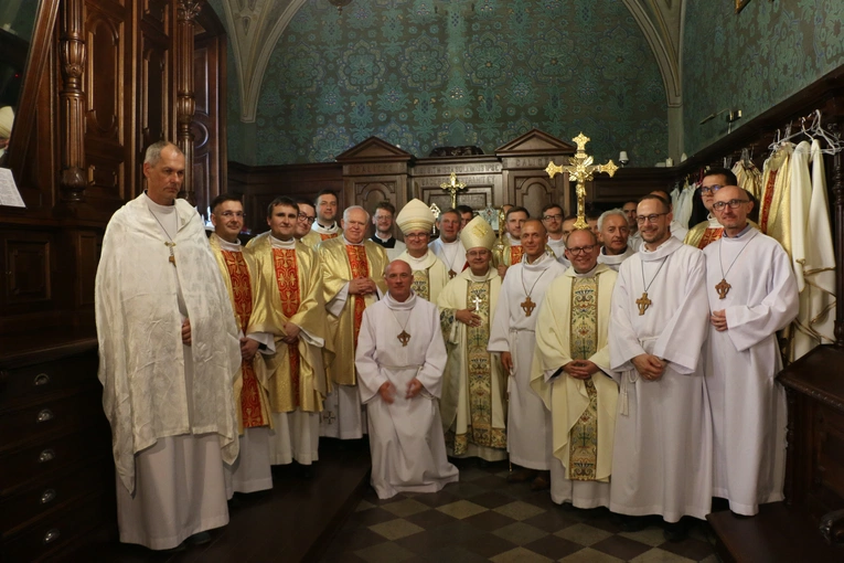 Płock. XII Ogólnopolska Pielgrzymka Nadzwyczajnych Szafarzy Komunii Świętej - cz.II