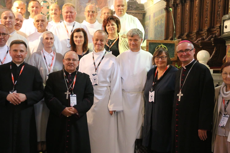 Płock. XII Ogólnopolska Pielgrzymka Nadzwyczajnych Szafarzy Komunii Świętej - cz.II