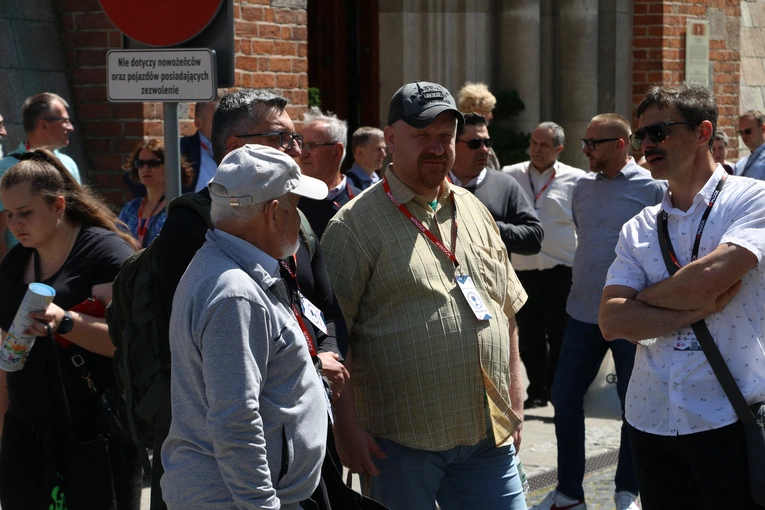 Płock. XII Ogólnopolska Pielgrzymka Nadzwyczajnych Szafarzy Komunii Świętej - cz. III