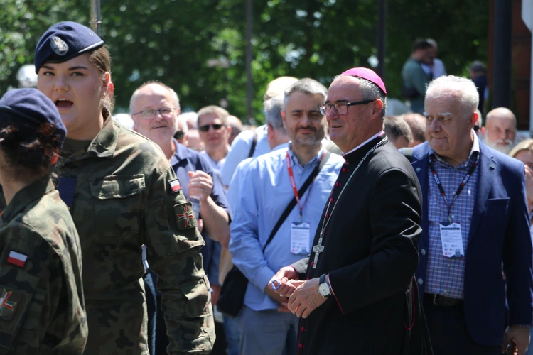 Płock. XII Ogólnopolska Pielgrzymka Nadzwyczajnych Szafarzy Komunii Świętej - cz. III