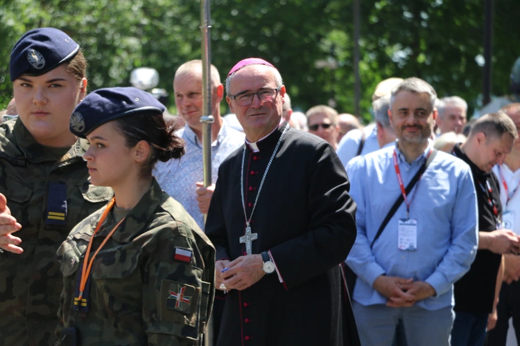 Płock. XII Ogólnopolska Pielgrzymka Nadzwyczajnych Szafarzy Komunii Świętej - cz. III
