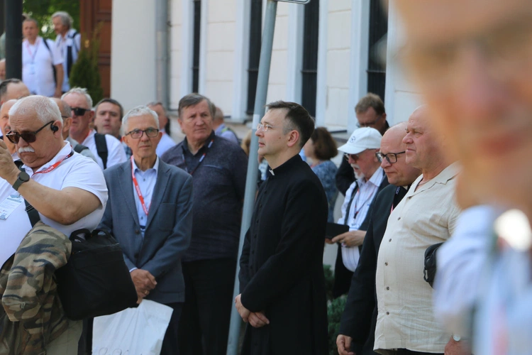 Płock. XII Ogólnopolska Pielgrzymka Nadzwyczajnych Szafarzy Komunii Świętej - cz. III