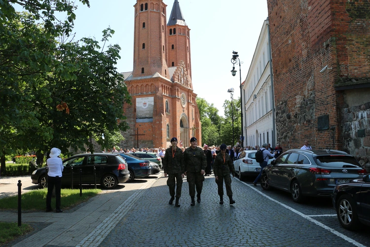 Płock. XII Ogólnopolska Pielgrzymka Nadzwyczajnych Szafarzy Komunii Świętej - cz. III