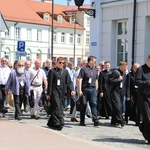 Płock. XII Ogólnopolska Pielgrzymka Nadzwyczajnych Szafarzy Komunii Świętej - cz. III
