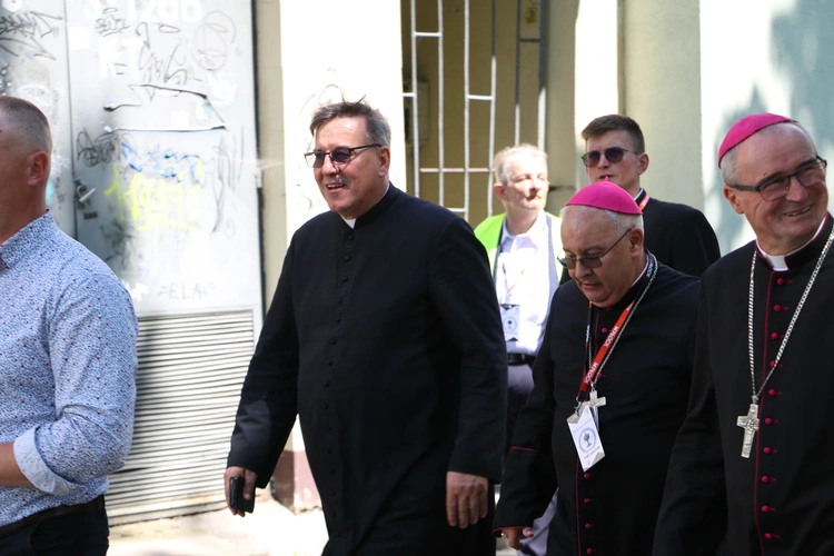 Płock. XII Ogólnopolska Pielgrzymka Nadzwyczajnych Szafarzy Komunii Świętej - cz. III