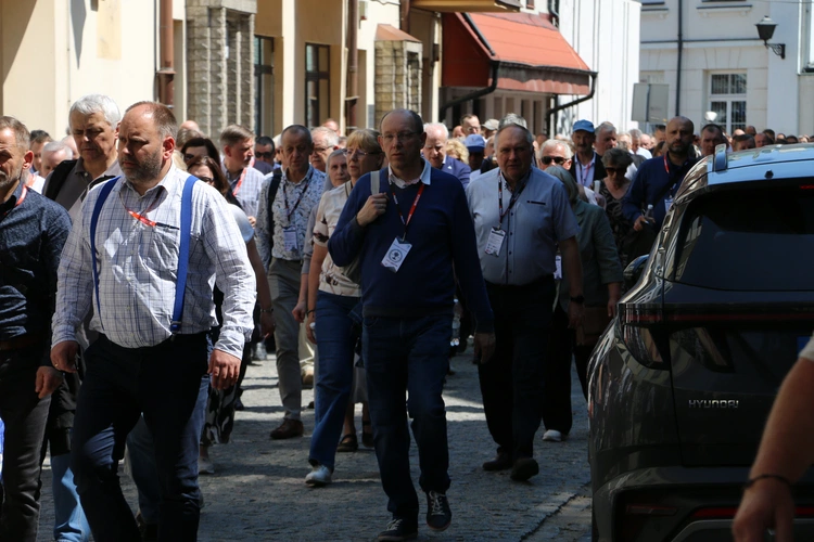 Płock. XII Ogólnopolska Pielgrzymka Nadzwyczajnych Szafarzy Komunii Świętej - cz. III