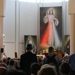 Płock. XII Ogólnopolska Pielgrzymka Nadzwyczajnych Szafarzy Komunii Świętej - cz. III