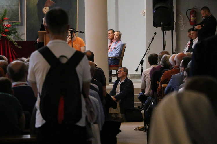 Płock. XII Ogólnopolska Pielgrzymka Nadzwyczajnych Szafarzy Komunii Świętej - cz. III