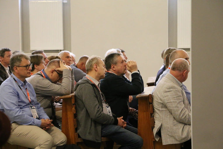 Płock. XII Ogólnopolska Pielgrzymka Nadzwyczajnych Szafarzy Komunii Świętej - cz. III