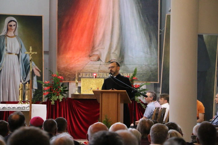 Płock. XII Ogólnopolska Pielgrzymka Nadzwyczajnych Szafarzy Komunii Świętej - cz. III