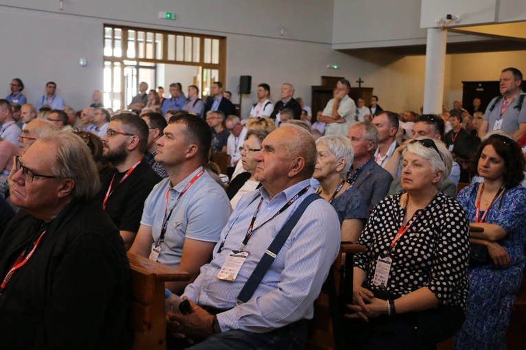 Płock. XII Ogólnopolska Pielgrzymka Nadzwyczajnych Szafarzy Komunii Świętej - cz. III