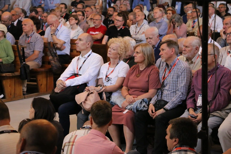 Płock. XII Ogólnopolska Pielgrzymka Nadzwyczajnych Szafarzy Komunii Świętej - cz. III