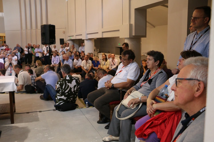 Płock. XII Ogólnopolska Pielgrzymka Nadzwyczajnych Szafarzy Komunii Świętej - cz. III