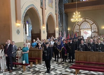 Samorządowcy i strażacy u Matki Bożej Bolesnej w Sulisławicach