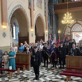 Samorządowcy i strażacy u Matki Bożej Bolesnej w Sulisławicach