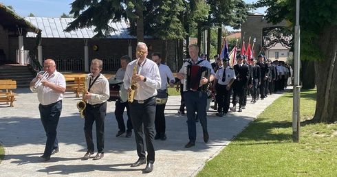 Wspólna modlitwa samorządowców i strażaków