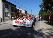 Rodziny przeszły ulicami Koprzywnicy