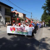 Rodziny przeszły ulicami Koprzywnicy