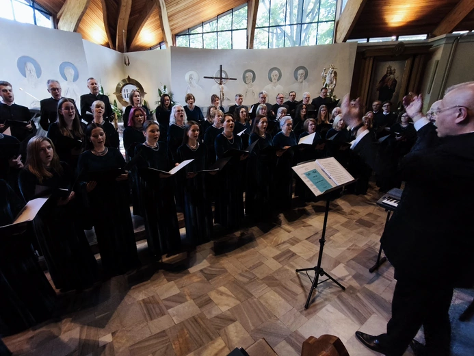 Chór parafii NMP Wspomożenia Wiernych w Zalesiu Dolnym