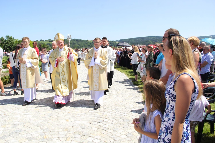 Świadectwo rodzin, apel biskupa i medaliści w służbie Królestwu Bożemu