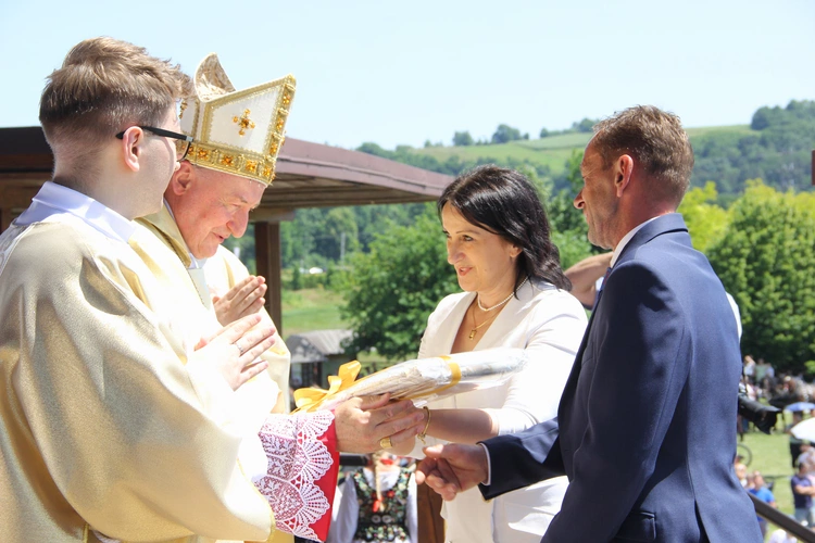 Świadectwo rodzin, apel biskupa i medaliści w służbie Królestwu Bożemu