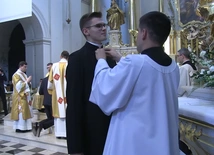 Abp Galbas o sutannie: Ludziom naprawdę potrzebny jest ten widok