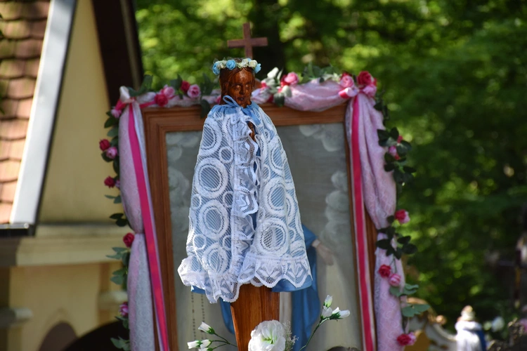 Pielgrzymi na odpuście ku czci Trójcy Świętej