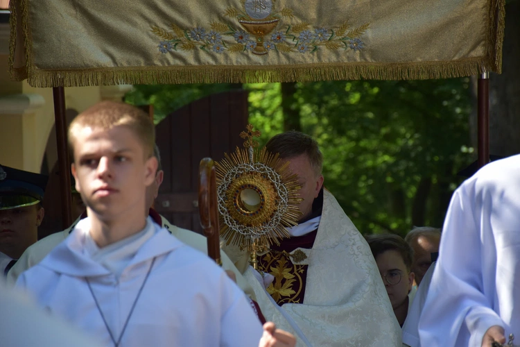 Pielgrzymi na odpuście ku czci Trójcy Świętej