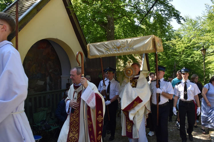 Pielgrzymi na odpuście ku czci Trójcy Świętej