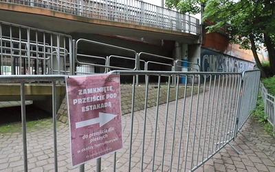 Estakada  dzieli miasto niemal na pół  – jej zamknięcie mocno utrudnia ruch. 