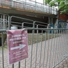 Estakada  dzieli miasto niemal na pół  – jej zamknięcie mocno utrudnia ruch. 